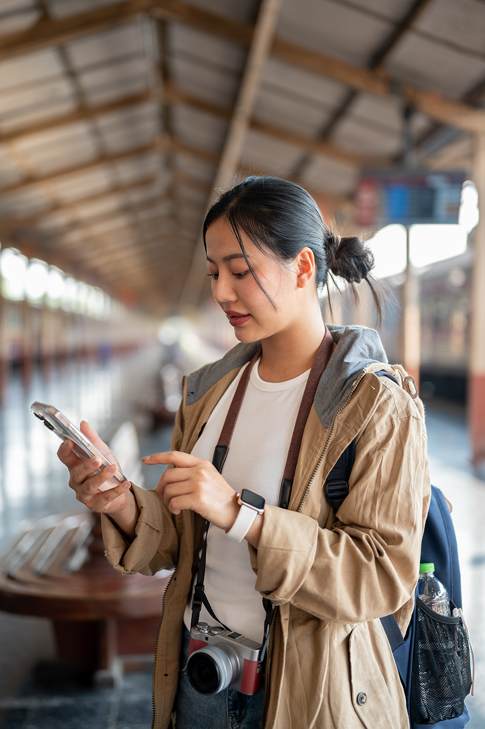 Traveller using a phone with an eSIM activated on arrival in Southeast Asia