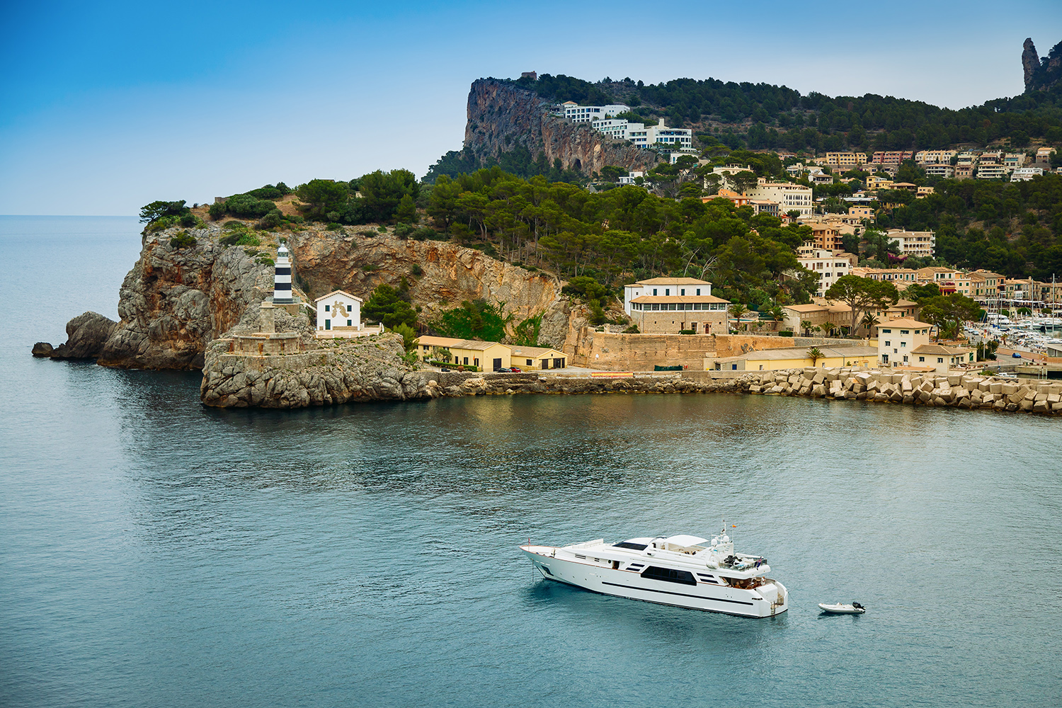 Luxury coastal travel route with calm scenic atmosphere